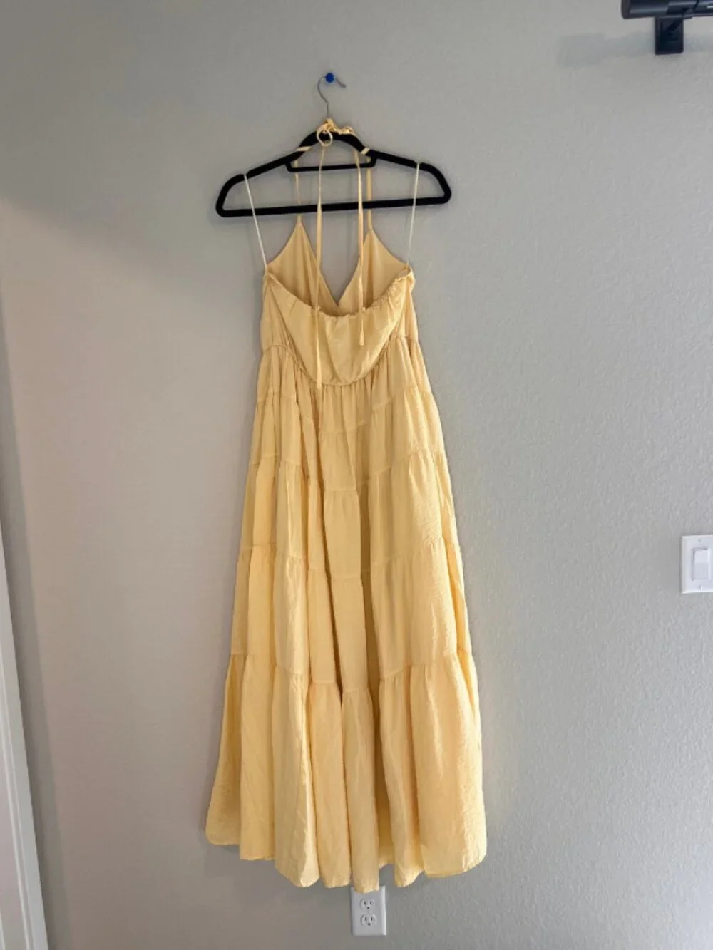 Abercrombie & Fitch Butter Yellow Tiered Halter Maxi Dress Women's (Small/Tall) - Picture 3 of 4
